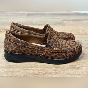 NEW Clarks Leather Leopard Slip-Ons - Ellowyn Lux Size 7